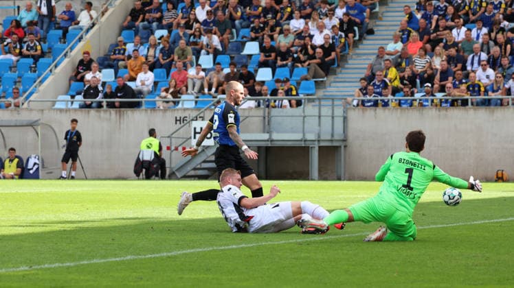 September 12, 2026, xrekx, Soccer 3rd Division, 1 FC Saarbrücken vs. FC Ingolstadt 04 v l Philip Fahrner 1 FC Saarbrücken Lars Lokotsch FC Ingolstadt 04 Matteo Bignetti 1 FC Saarbrücken Tackle, Action, battle for the ball Saarbrücken
