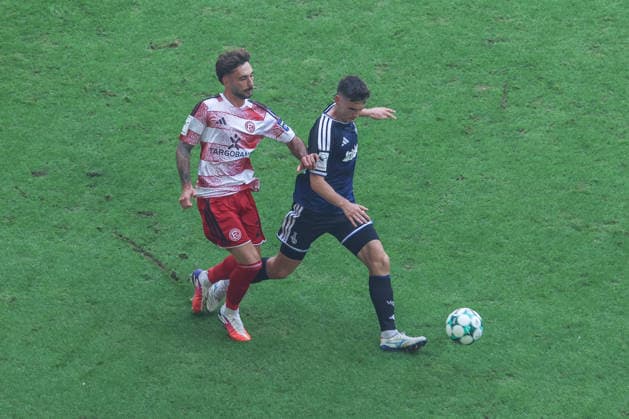 Sports, Soccer, 3rd Division, 2026–2027 Season, Matchday 5: Fortuna Düsseldorf vs. MSV Duisburg, September 12, 2026, MERKUR SPIEL ARENA, Matthias Zimmermann (Düsseldorf), 25; Martin Ens (MSV Duisburg), 4; Düsseldorf, MERKUR SPIEL ARENA, North Rhine-Westphalia, Germany