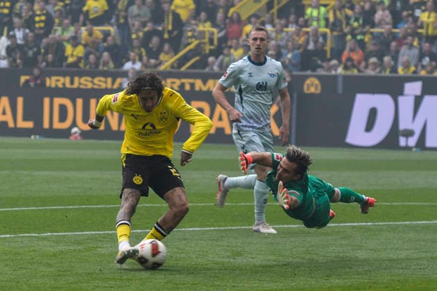 Fabio Silva (Dortmund 21) erzielt das Tor zum 1:0 12.09.2026 ¢ Fussball ¢ Borussia Dortmund vs SC Paderborn 07, Signal Iduna Park, Dortmund, DFB DFL REGULATIONS PROHIBIT ANY USE OF PHOTOGRAPHS AS IMAGE SEQUENCES AND OR QUASI-VIDEO *** Fabio Silva of Dortmund scores the goal on September 12, 2026, in the match between Borussia Dortmund and SC Paderborn 07 at Signal Iduna Park in Dortmund, DFB and DFL regulations prohibit any use of photographs as image sequences and or quasi-video Copyright: xpepphotox xSaschaxWeizx pep00321, pep_20260912_sw