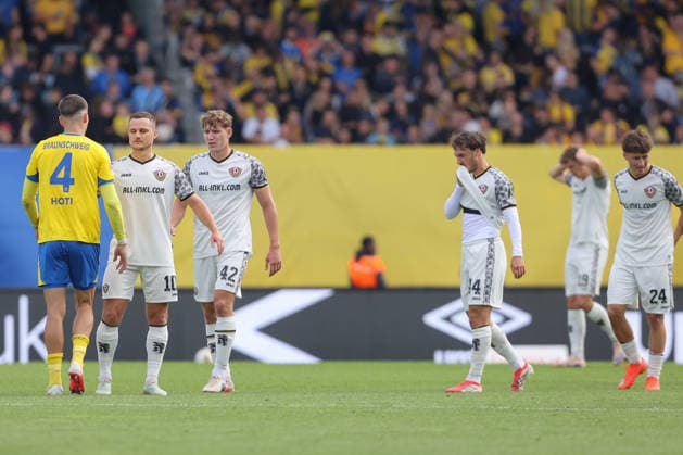 12.09.2026, xtgx, Fussball 2. Bundesliga, Eintracht Braunschweig - SG Dynamo Dresden, v.l. Dresden enttaeuscht, enttäuscht, schaut enttaeuscht, niedergeschlagen, disappointed (DFL DFB REGULATIONS PROHIBIT ANY USE OF PHOTOGRAPHS as IMAGE SEQUENCES and or QUASI-VIDEO) Braunschweig *** September 12, 2026, xtgx, Soccer 2. Bundesliga, Eintracht Braunschweig vs. SG Dynamo Dresden, from left: Dresden disappointed, looks disappointed, dejected, disappointed DFL DFB REGULATIONS PROHIBIT ANY USE OF PHOTOGRAPHS as IMAGE SEQUENCES and or QUASI-VIDEO Braunschweig