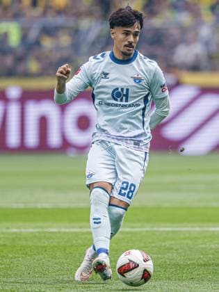 DORTMUND - Laurin Ulrich of SC Paderborn 07 runs with the ball during the Bundesliga match between Borussia Dortmund and SC Paderborn 07 at Signal Iduna Park on September 12, 2026, in Dortmund, Germany. MARCEL TER BALS ANP Bundesliga 2026 27 xVIxANPxSportx xMarcelxterxBalsxIVx 568291500 originalFilename: 568291500.jpg