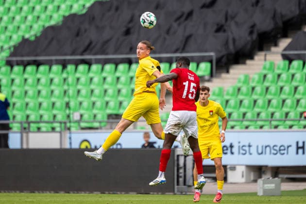 L R Marlon Fass (SG Sonnenhof Grossaspach), No. 09, in a header duel with Dennis Duah (TSV Havelse), No. 15, GER, TSV Havelse vs. SG Sonnenhof Grossaspach, soccer, 3rd League, Matchday 5, 2026–2027 season, September 12, 2026 DFL regulations prohibit the use of photographs as image sequences and or quasi-video GER, TSV Havelse vs. SG Sonnenhof Grossaspach, soccer, 3rd League, Matchday 5, 2026–2027 season, September 12, 2026, Hanover Copyright: xEibner-Pressefoto JanxRollingerx EP_JSK