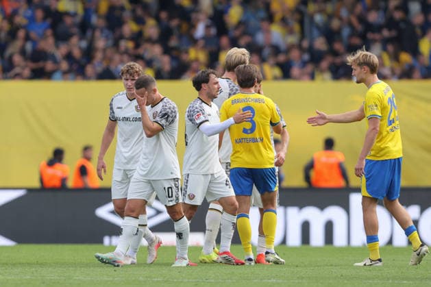 12.09.2026, xtgx, Fussball 2. Bundesliga, Eintracht Braunschweig - SG Dynamo Dresden, v.l. Jakob Lemmer (Dresden, 10) enttaeuscht, enttäuscht, schaut enttaeuscht, niedergeschlagen, disappointed (DFL DFB REGULATIONS PROHIBIT ANY USE OF PHOTOGRAPHS as IMAGE SEQUENCES and or QUASI-VIDEO) Braunschweig *** September 12, 2026, xtgx, Soccer 2. Bundesliga, Eintracht Braunschweig vs. SG Dynamo Dresden, from left: Jakob Lemmer (Dresden), 10 disappointed, looks disappointed, dejected, disappointed DFL DFB REGULATIONS PROHIBIT ANY USE OF PHOTOGRAPHS AS IMAGE SEQUENCES AND OR QUASI-VIDEO Braunschweig