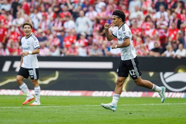 Can Uzun (Eintracht Frankfurt) bejubelt den Treffer zum 0:1, Torjubel, Jubel, Freude, Emotionen FSV Mainz 05 vs Eintracht Frankfurt, Fussball, Bundesliga, 03. Spieltag, Saison 2026 2027, 12.09.2026 FSV Mainz 05 vs Eintracht Frankfurt, Fussball, Bundesliga, 03. Spieltag, Saison 2026 2027, 12.09.2026 *** Can Uzun of Eintracht Frankfurt celebrates the goal that makes the score 0–1; goal celebration, cheers, joy, emotions; FSV Mainz 05 vs. Eintracht Frankfurt; soccer; Bundesliga; Matchday 3; 2026–2027 season; September 12, 2026, FSV Mainz 05 vs. Eintracht Frankfurt, soccer, Bundesliga, Matchday 3, 2026–2027 season, September 12, 2026 Copyright: xEibnerxPressefotox EP_ANS