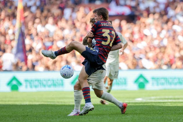 GenoaÕs Morten Frendrup fights for the ball during the Serie A soccer match between Genoa and Frosinone at the Luigi Ferraris Stadium in Genoa, Italy - Saturday, September 12, 2026. - Soccer .  Copyright: xTanoxPecoraro LaPressex