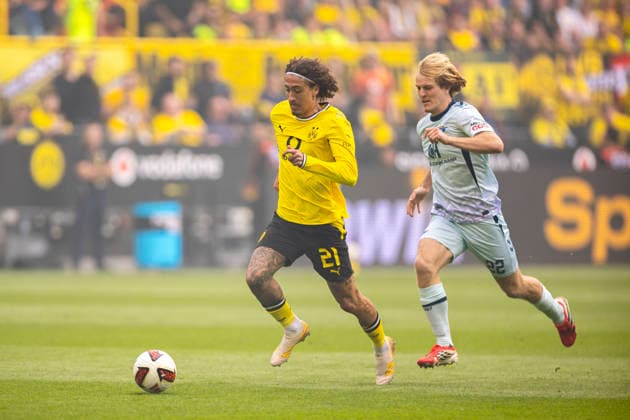 12.09.2026, Fussball, 3. Spieltag der 1. Fussball Bundesliga, Borussia Dortmund - SC Paderborn. v. l. Fabio Silva (Borussia Dortmund), Mattes Hansen (SC Paderborn 07). Dortmund Signal Iduna Park NRW Deutschland xRHR-FOTO DEx *** September 12, 2026, Soccer, Matchday 3 of the 1. Bundesliga, Borussia Dortmund vs. SC Paderborn: Fabio Silva (Borussia Dortmund), Mattes Hansen (SC Paderborn 07), Dortmund, Signal Iduna Park, North Rhine-Westphalia, Germany, xRHR PHOTO DEx Copyright: DennisxEwert RHR-FOTOx RHR-FOTO DE