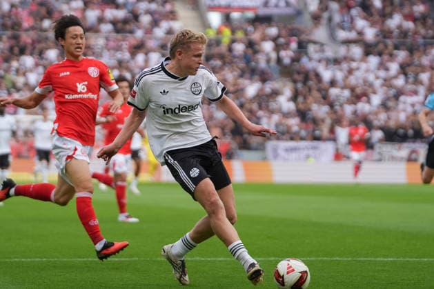Deutschland: Fußball 1. Bundesliga 2026 2027, 3. Spieltag - 1. FSV Mainz 05 vs Eintracht Frankfurt - Mewa Arena (Mainz): Jonathan Burkardt (SGE,9) mit der Torvorlage zum 0:1 für die Eintracht durch Can Yilmaz Uzun (SGE,42) *** Germany Soccer Bundesliga 2026–2027, Matchday 3: FSV Mainz 05 vs. Eintracht Frankfurt at Mewa Arena, Mainz. Jonathan Burkardt (SGE, 9) provided the assist for Eintracht’s 0–1 goal scored by Can Yilmaz (SGE, 42). Copyright: xTobiasxWentzellx