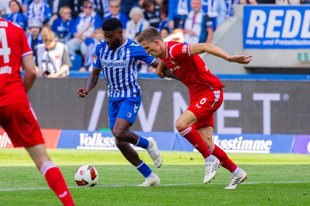 Deutschland: 2.Bundesliga, Saison 2026 2027, 12.09.2026, 5. Spieltag,1.FC Magdeburg vs 1. FC Kaiserslautern, Avnet Arena : Moritz-Broni Kwarteng (1.FC Magdeburg, 10) im Zweikampf gegen Fabian Kunze (1. FC Kaiserslautern, 6) *** Germany 2. Bundesliga, 2026–2027 Season, September 12, 2026, Matchday 5, 1. FC Magdeburg vs. 1. FC Kaiserslautern, Avnet Arena: Moritz Broni Kwarteng (1. FC Magdeburg) challenges Fabian Kunze (1. FC Kaiserslautern) in a tackle, 6 Copyright: xMichellexLukax
