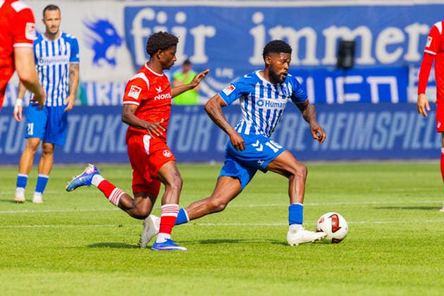 Deutschland: 2.Bundesliga, Saison 2026 2027, 12.09.2026, 5. Spieltag,1.FC Magdeburg vs 1. FC Kaiserslautern, Avnet Arena : Ibrahim Kanate (1. FC Kaiserslautern, 11) im Zweikampf gegen Moritz-Broni Kwarteng (1.FC Magdeburg, 10) *** Germany 2. Bundesliga, 2026–2027 Season, September 12, 2026, Matchday 5, 1. FC Magdeburg vs. 1. FC Kaiserslautern, Avnet Arena: Ibrahim Kanate (1. FC Kaiserslautern) challenges Moritz Broni Kwarteng (1. FC Magdeburg) for the ball, 10 Copyright: xMichellexLukax