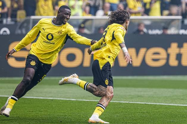 DORTMUND - Fabio Silva of Borussia Dortmund celebrates his team s first goal with Serhou Guirassy of Borussia Dortmund during the Bundesliga match between Borussia Dortmund and SC Paderborn 07 at Signal Iduna Park on September 12, 2026, in Dortmund, Germany. MARCEL TER BALS ANP Bundesliga 2026 27 xVIxANPxSportx xMarcelxterxBalsxIVx 568292366 originalFilename: 568292366.jpg