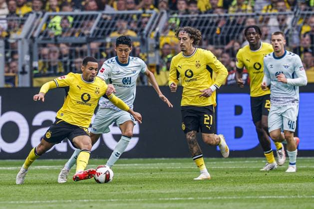 DORTMUND - Ethan Nwaneri of Borussia Dortmund battles for possession with Santiago Castaneda of SC Paderborn 07 during the Bundesliga match between Borussia Dortmund and SC Paderborn 07 at Signal Iduna Park on September 12, 2026, in Dortmund, Germany. MARCEL TER BALS ANP Bundesliga 2026 27 xVIxANPxSportx xMarcelxterxBalsxIVx 568292381 originalFilename: 568292381.jpg