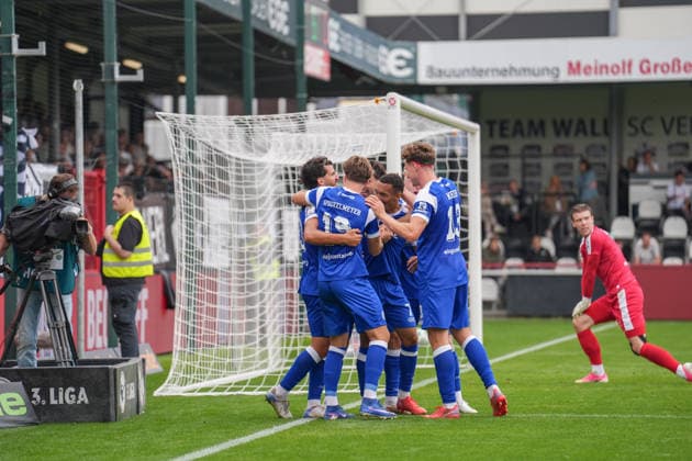 German Soccer, 3rd Division, Matchday 5, Sportclub Arena Verl, SC Verl vs. SV Meppen; Oliver Schmitt (SV Meppen) scores the 7th goal, making it 1–0 for SV Meppen; celebration, joy Copyright: xMichelxWittex