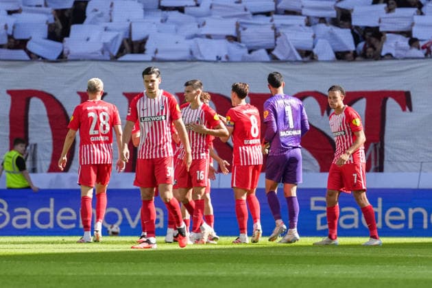 1. Bundesliga: SC Freiburg vs Borussia Mönchengladbach, 12.09.2026 Die Freiburger die sich vor dem Spiel abklatschen 1. Bundesliga: SC Freiburg vs Borussia Mönchengladbach, Europa-Park-Stadion, 12.09.2026 DFB DFL REGULATIONS PROHIBIT ANY USE OF PHOTOGRAPHS AS IMAGE SEQUENCES AND OR QUASI-VIDEO. *** 1 Bundesliga: SC Freiburg vs. Borussia Mönchengladbach, September 12, 2026. The Freiburg players high-fiving each other before the game. 1 Bundesliga: SC Freiburg vs. Borussia Mönchengladbach, Europa-Park Stadium, September 12, 2026 DFB and DFL regulations prohibit any use of photographs as image sequences and or quasi-video. Copyright: xBEAUTIFULxSPORTS Boscox