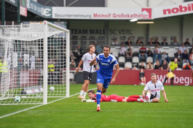 German Soccer, 3rd Division, Matchday 5, Sportclub Arena Verl, SC Verl vs. SV Meppen; Oliver Schmitt (SV Meppen) scores the 7th goal, making it 1–0 for SV Meppen; celebration, joy Copyright: xMichelxWittex