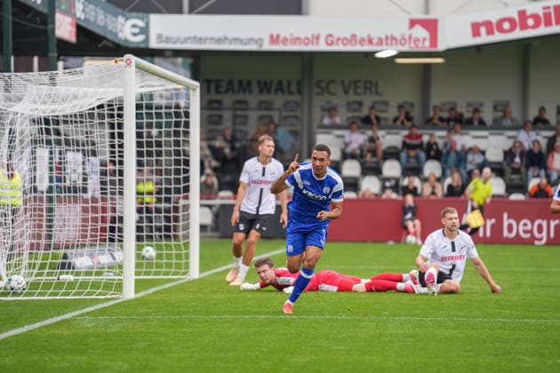 German Soccer, 3rd Division, Matchday 5, Sportclub Arena Verl, SC Verl vs. SV Meppen; Oliver Schmitt (SV Meppen) scores the 7th goal, making it 1–0 for SV Meppen; celebration, joy Copyright: xMichelxWittex