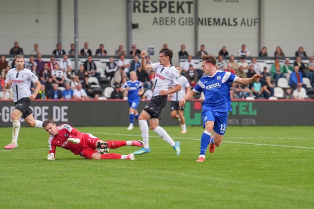 German Soccer, 3rd Division, Matchday 5, Sportclub Arena Verl, SC Verl vs. SV Meppen: Chance by Richard Meier (SV Meppen), 13 Copyright: xMichelxWittex