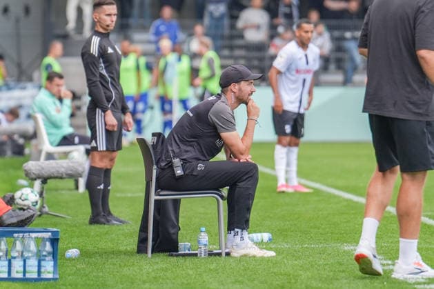 German Soccer, 3rd Division, Matchday 5, Sportclub Arena Verl, SC Verl vs. SV Meppen; Steffen Puttkammer, Assistant Coach; SV Meppen Remains Calm Copyright: xMichelxWittex