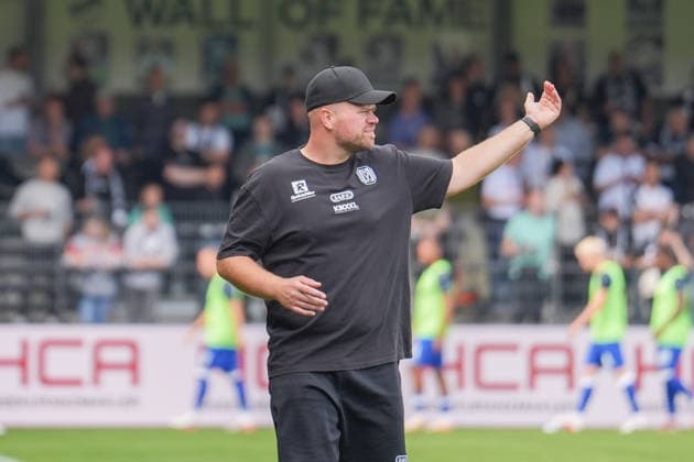 German Soccer, 3rd Division, Matchday 5, Sportclub Arena Verl, SC Verl vs. SV Meppen; Lucas Beniermann, Coach, SV Meppen, gives instructions Copyright: xMichelxWittex
