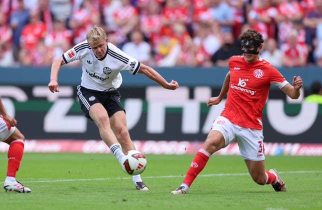 12.09.2026, Fussball Bundesliga, 1. FSV Mainz 05 - Eintracht Frankfurt, v.l., Jonathan Burkardt (Eintracht Frankfurt), Fabio Gruber (FSV Mainz 05) DFL DFB REGULATIONS PROHIBIT ANY USE OF PHOTOGRAPHS AS IMAGE SEQUENCES AND OR QUASI-VIDEO. xdcx *** September 12, 2026, German Bundesliga, 1 FSV Mainz 05 vs. Eintracht Frankfurt, from left: Jonathan Burkardt (Eintracht Frankfurt), Fabio Gruber (FSV Mainz 05). DFL and DFB regulations prohibit any use of photographs as image sequences and or quasi-video. xdcx Copyright: HMBxMedia Claus