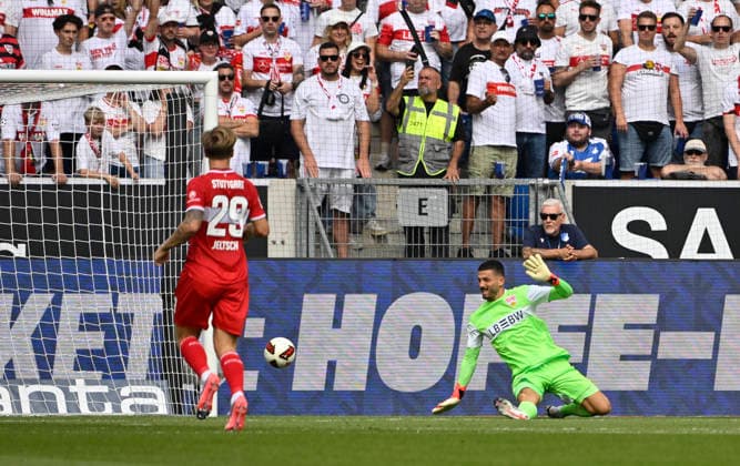 TOR zum 1:0 Torschuss Aktion Torchance Adam Hlozek TSG 1899 Hoffenheim (10) (nicht im Bild) gegen Torwart Fabian Bredlow VfB Stuttgart (01) TSG 1899 Hoffenheim vs VfB Stuttgart 12.09.2026 DFL REGULATIONS PROHIBIT ANY USE OF PHOTOGRAPHS AS IMAGE SEQUENCES AND OR QUASI-VIDEO TSG 1899 Hoffenheim vs VfB Stuttgart *** GOAL 1-0 Shot on goal Scoring chance Adam Hlozek TSG 1899 Hoffenheim 10 (not shown) vs. goalkeeper Fabian Bredlow VfB Stuttgart 01 TSG 1899 Hoffenheim vs. VfB Stuttgart September 12, 2026 DFL REGULATIONS PROHIBIT ANY USE OF PHOTOGRAPHS AS IMAGE SEQUENCES AND OR QUASI-VIDEO TSG 1899 Hoffenheim vs. VfB Stuttgart
