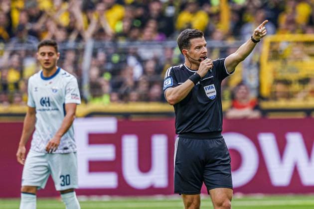 DORTMUND - Referee Harm Osmers signals during the Bundesliga match between Borussia Dortmund and SC Paderborn 07 at Signal Iduna Park on September 12, 2026, in Dortmund, Germany. MARCEL TER BALS ANP Bundesliga 2026 27 xVIxANPxSportx xMarcelxterxBalsxIVx 568292911 originalFilename: 568292911.jpg