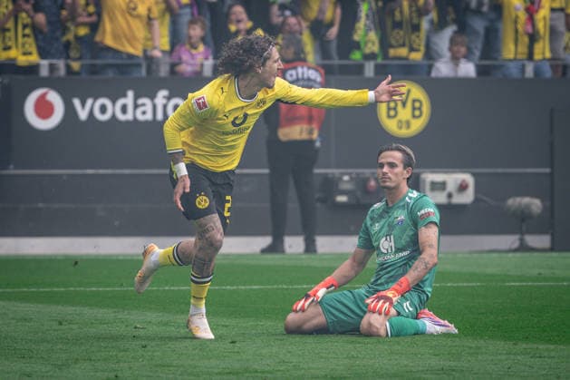 Torjubel zum 1:0 durch Fabio Silva 21 (Borussia Dortmund), Borussia Dortmund vs. SC Paderborn 07, Fussball, 1. Bundesliga, 03. Spieltag, 12.09.2026 DFB regulations prohibit any use of photographs as image sequences and or quasi-video Dortmund Nordrhein-Westfalen Deutschland *** Goal celebration for the 1-0 by Fabio Silva 21, Borussia Dortmund vs. SC Paderborn 07, Soccer, Bundesliga 1, Matchday 3, September 12, 2026. DFB regulations prohibit any use of photographs as image sequences and or quasi-video. Dortmund, North Rhine-Westphalia, Germany Copyright: xkolbert-press MarcxNiemeyerx