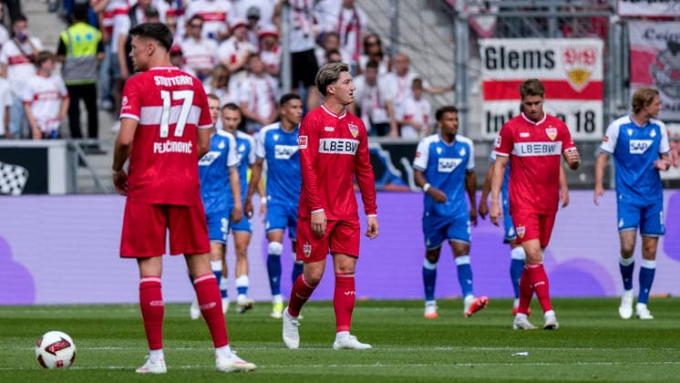 v.li.: Dzenan Pejcinovic (VfB, 17), Angelo Stiller (VfB, 6), Ramon Hendriks (VfB, 3), Spieler vom VfB Stuttgart, enttäuscht schauend, Enttäuschung, Frustration, disappointed, pessimistisch, nach dem Gegentor zum 1:0, Action, Aktion, Spielszene, 12.09.2026, Sinsheim (Deutschland), Fussball, Bundesliga, TSG 1899 Hoffenheim - VfB Stuttgart, DFB DFL REGULATIONS PROHIBIT ANY USE OF PHOTOGRAPHS AS IMAGE SEQUENCES AND OR QUASI-VIDEO. *** From left: Dzenan Pejcinovic (VfB), 17, Angelo Stiller (VfB), 6, Ramon Hendriks (VfB), 3, VfB Stuttgart player looking disappointed, disappointment, frustration, pessimistic, after conceding the goal that made the score 1–0, action, game scene, September 12, 2026, Sinsheim, Germany, soccer, Bundesliga, TSG 1899 Hoffenheim vs. VfB Stuttgart, DFB and DFL regulations prohibit any use of photographs as image sequences and or quasi-video xozx