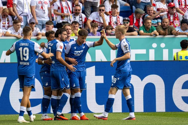 12.09.2026, xdaymx, Fussball 1.Bundesliga, TSG 1899 Hoffenheim - VfB Stuttgart. Torjubel nach dem 1:0 Führungstreffer von Adam Hlozek (TSG Hoffenheim) mit der Mannschaft. (DFL DFB REGULATIONS PROHIBIT ANY USE OF PHOTOGRAPHS as IMAGE SEQUENCES and or QUASI-VIDEO) Sinsheim *** September 12, 2026, xdaymx, Soccer, Bundesliga 1, TSG 1899 Hoffenheim vs. VfB Stuttgart: Celebration after Adam Hlozek’s 1–0 opening goal. TSG Hoffenheim team. DFL and DFB regulations prohibit any use of photographs as image sequences and or quasi-videos.heim