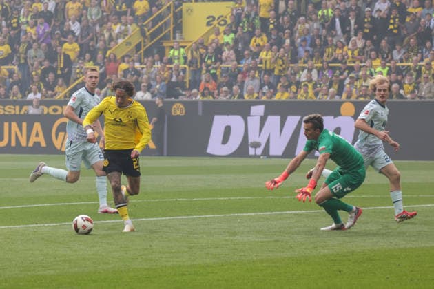 12.09.2026, xgrfx, Fussball 1.Bundesliga, Borussia Dortmund - SC Paderborn 07 v.l. Tor, Fabio Silva zum 1:0 (Borussia Dortmund) (DFL DFB REGULATIONS PROHIBIT ANY USE OF PHOTOGRAPHS as IMAGE SEQUENCES and or QUASI-VIDEO) Dortmund *** September 12, 2026, xgrfx, Soccer, Bundesliga 1, Borussia Dortmund vs. SC Paderborn 07, goal, Fabio Silva scores the 1–0 goal for Borussia Dortmund. DFL and DFB regulations prohibit any use of photographs as image sequences and or quasi-video. Dortmund