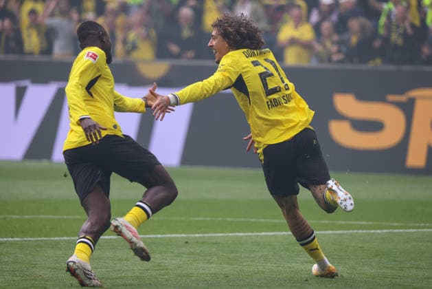 Dortmund, Deutschland: 12.09.2026 - 1. Bundesliga 2026 27 - 3. Spieltag - Borussia Dortmund vs. SC Paderborn Im Bild: v.li. der Zweite Torschütze Fabio Silva (BVB) macht das Tor zum 1:0 für Dortmund und jubelt mit Serhou Guirassy (BVB) (DFL DFB REGULATIONS PROHIBIT ANY USE OF PHOTOGRAPHS as IMAGE SEQUENCES and or QUASI-VIDEO) *** *** Dortmund, Germany, September 12, 2026, 2026-27 Bundesliga Season, Matchday 3: Borussia Dortmund vs. SC Paderborn. Pictured from left: Fabio Silva, the second goal scorer for BVB, scores the 1–0 goal for Dortmund and celebrates with Serhou Guirassy. BVB, DFL, DFB, REGREGULATIONS PROHIBIT ANY USE OF PHOTOGRAPHS AS IMAGE SEQUENCES AND OR QUASI-VIDEO *** Copyright: HMBxMedia MadeleinexFantini