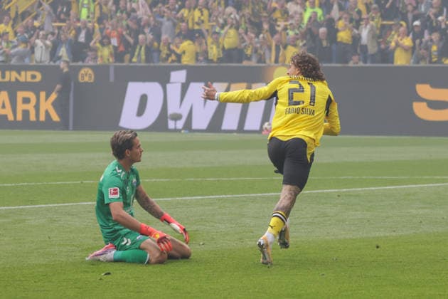12.09.2026, xgrfx, Fussball 1.Bundesliga, Borussia Dortmund - SC Paderborn 07 v.l. Tor, Fabio Silva zum 1:0 (Borussia Dortmund) (DFL DFB REGULATIONS PROHIBIT ANY USE OF PHOTOGRAPHS as IMAGE SEQUENCES and or QUASI-VIDEO) Dortmund *** September 12, 2026, xgrfx, Soccer, Bundesliga 1, Borussia Dortmund vs. SC Paderborn 07, goal, Fabio Silva scores the 1–0 goal for Borussia Dortmund. DFL and DFB regulations prohibit any use of photographs as image sequences and or quasi-video. Dortmund