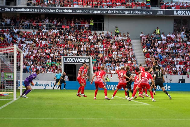 Im Strafraum von SC Freiburg , Deutschland, Fussball, 1. Bundesliga, 3.Spieltag, 2026 2027, SC Freiburg vs. Borussia Mönchengladbach, 12.09.2026, Freiburg im Breisgau Europa-Park Stadion Deutschland *** In the penalty area of SC Freiburg, Germany, soccer, Bundesliga 1, Matchday 3, 2026–2027, SC Freiburg vs. Borussia Mönchengladbach, September 12, 2026, Freiburg im Breisgau, Europa-Park Stadium, Germany Copyright: xGrantxHubbsx