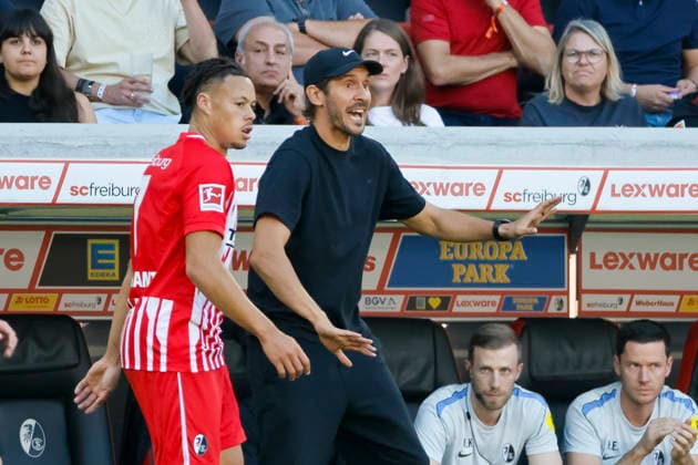 Derry Scherhant (SC Freiburg, 07) und Julian Schuster (SC Freiburg, Trainer) , Deutschland, Fussball, 1. Bundesliga, 3.Spieltag, 2026 2027, SC Freiburg vs. Borussia Mönchengladbach, 12.09.2026, Freiburg im Breisgau Europa-Park Stadion Deutschland *** Derry Scherhant, SC Freiburg, No. 7, and Julian Schuster, SC Freiburg, Coach, Germany, Soccer, Bundesliga 1, Matchday 3, 2026–2027, SC Freiburg vs. Borussia Mönchengladbach, September 12, 2026, Freiburg im Breisgau, Europa-Park Stadium, Germany Copyright: xGrantxHubbsx
