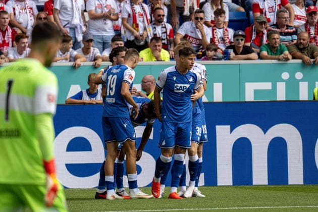 12.09.2026, xdaymx, Fussball 1.Bundesliga, TSG 1899 Hoffenheim - VfB Stuttgart. Torjubel nach dem 1:0 Führungstreffer von Adam Hlozek (TSG Hoffenheim) mit der Mannschaft. (DFL DFB REGULATIONS PROHIBIT ANY USE OF PHOTOGRAPHS as IMAGE SEQUENCES and or QUASI-VIDEO) Sinsheim *** September 12, 2026, xdaymx, Soccer, Bundesliga 1, TSG 1899 Hoffenheim vs. VfB Stuttgart: Celebration after Adam Hlozek’s 1–0 opening goal. TSG Hoffenheim team. DFL and DFB regulations prohibit any use of photographs as image sequences and or quasi-videos.heim