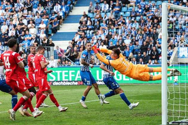 Falko Michel (1. FC Magdeburg,21) gegen Torwart Julian Krahl (1. FC Kaiserslautern,1) - 2. Fußball Bundesliga Saison 2026-2027 1. FC Magdeburg vs 1. FC Kaiserslautern in der Avnet Arena in Magdeburg - Aktion,Fußball,Mann,Männer,Deutschland,12.09.2026 *** Falko Michel (1 FC Magdeburg), 21, against goalkeeper Julian Krahl (1 FC Kaiserslautern), 1, 2, Bundesliga Season 2026–2027: 1 FC Magdeburg vs. 1 FC Kaiserslautern at the Avnet Arena in Magdeburg. Action, soccer, man,Men, Germany, September 12, 2026