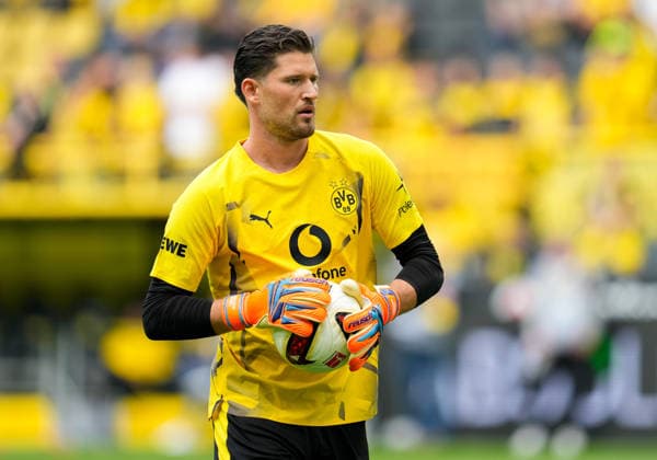 Gregor Kobel (Borussia Dortmund, 1) waermt sich vor dem Spiel auf. GER, Borussia Dortmund vs SC Paderborn 07, 1. Bundesliga, 3. Spieltag, Saison 2026-27, Signal Iduna Park, Dortmund, 12.09.2026 DFL REGULATIONS PROHIBIT ANY USE OF PHOTOGRAPHS AS IMAGE SEQUENCES AND OR QUASI-VIDEO GER, Borussia Dortmund vs SC Paderborn 07, 1. Bundesliga, 3. Spieltag, Saison 2026-27, 12.09.2026 Dortmund *** Gregor Kobel of Borussia Dortmund, 1, warms up before the game in Germany, Borussia Dortmund vs. SC Paderborn 07, 1 Bundesliga, Matchday 3, 2026–27 season, Signal Iduna Park, Dortmund, September 12, 2026. DFL regulations prohibit any use of photographs as image sequences and or quasi-video. GER, Borussia Dortmund vs. SC Paderborn 07, Bundesliga 1, Matchday 3, 2026–27 season, September 12, 2026, Dortmund Copyright: xEibner-Pressefoto ScottxColemanx EP_SCN