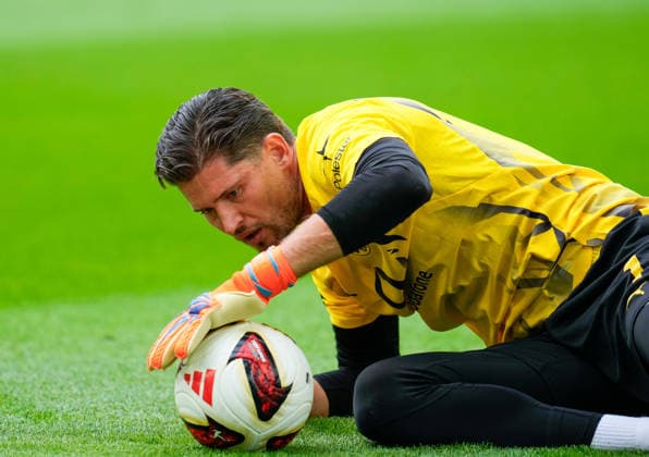 Gregor Kobel (Borussia Dortmund, 1) waermt sich vor dem Spiel auf. GER, Borussia Dortmund vs SC Paderborn 07, 1. Bundesliga, 3. Spieltag, Saison 2026-27, Signal Iduna Park, Dortmund, 12.09.2026 DFL REGULATIONS PROHIBIT ANY USE OF PHOTOGRAPHS AS IMAGE SEQUENCES AND OR QUASI-VIDEO GER, Borussia Dortmund vs SC Paderborn 07, 1. Bundesliga, 3. Spieltag, Saison 2026-27, 12.09.2026 Dortmund *** Gregor Kobel of Borussia Dortmund, 1, warms up before the game in Germany, Borussia Dortmund vs. SC Paderborn 07, 1 Bundesliga, Matchday 3, 2026–27 season, Signal Iduna Park, Dortmund, September 12, 2026. DFL regulations prohibit any use of photographs as image sequences and or quasi-video. GER, Borussia Dortmund vs. SC Paderborn 07, Bundesliga 1, Matchday 3, 2026–27 season, September 12, 2026, Dortmund Copyright: xEibner-Pressefoto ScottxColemanx EP_SCN