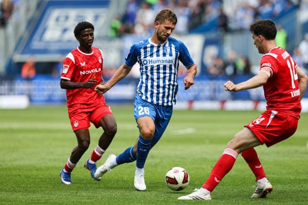 Torben Müssel (1. FC Magdeburg,26) gegen Jacob Rasmussen (r.,1. FC Kaiserslautern,14) und Ibrahim Kanate (1. FC Kaiserslautern,11) - 2. Fußball Bundesliga Saison 2026-2027 1. FC Magdeburg vs 1. FC Kaiserslautern in der Avnet Arena in Magdeburg - Aktion,Fußball,Mann,Männer,Deutschland,12.09.2026 *** Torben Müssel (1 FC Magdeburg, 26) against Jacob Rasmussen (1 FC Kaiserslautern, 14) and Ibrahim Kanate (1 FC Kaiserslautern,11, 2026–2027 Bundesliga Season: 1 FC Magdeburg vs. 1 FC Kaiserslautern at the Avnet Arena in Magdeburg; Action, Soccer, Man, Men, Germany, September 12, 2026