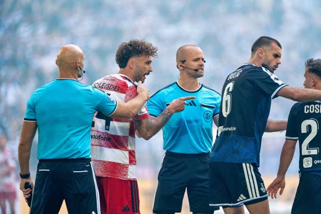 Fabian Schleusener of Fortuna Düsseldorf, 24, angry at Rasim Bulic of MSV Duisburg, 06, Patrick Schwengers, referee, officiates Fortuna Düsseldorf vs. MSV Duisburg, soccer, 3rd Division, Matchday 05, 2026–27 season, December 9, 2026, DFL regulations prohibit any use of photographs as image sequences and or quasi-video. Fortuna Düsseldorf vs. MSV Duisburg, soccer, 3. Liga, Matchday 5, 2026–27 season, September 12, 2026, Düsseldorf Copyright: xEibner-Pressefoto LukasxBaldygax EP_LBA