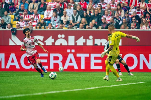 Anas Slimani, Fortuna Düsseldorf, 34, running; Max Braune, MSV Duisburg, 01, in Fortuna Düsseldorf vs. MSV Duisburg, Soccer, 3rd League, Matchday 05, 2026–27 season, September 12, 2026, DFL regulations prohibit any use of photographs as image sequences and or quasi-video, Fortuna Düsseldorf vs. MSV Duisburg, soccer, 3rd Division, Matchday 5, 2026–27 season, September 12, 2026, Düsseldorf Copyright: xEibner-Pressefoto LukasxBaldygax EP_LBA