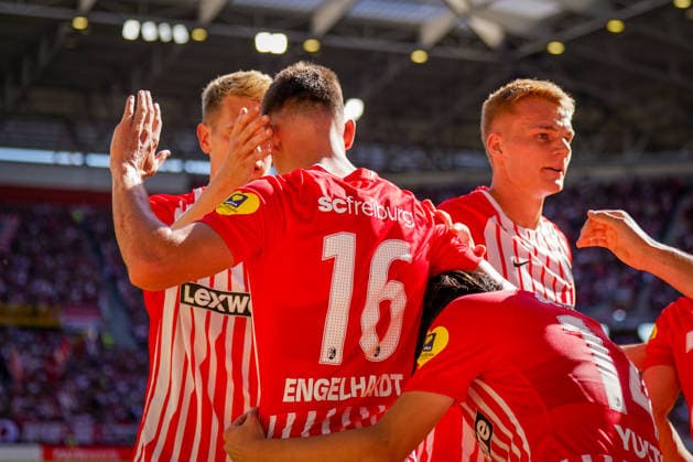 Deutschland: Fussball Bundesliga 2026 - 2027, 3. Spieltag - SC Freiburg vs Borussia Mönchengladbach - Europa-Park-Stadion (Freiburg): Tor und Torjubel zum 1:0 durch Yannik Engelhardt (SC Freiburg, 16) Freude, Emotionen, Jubel *** German Bundesliga 2026–2027, Matchday 3: SC Freiburg vs. Borussia Mönchengladbach at Europa-Park Stadium in Freiburg. Goal and celebration following the 1–0 goal by Yannik Engelhardt of SC Freiburg, 16: Joy, emotion, celebration Copyright: xJOERANxSTEINSIEKx