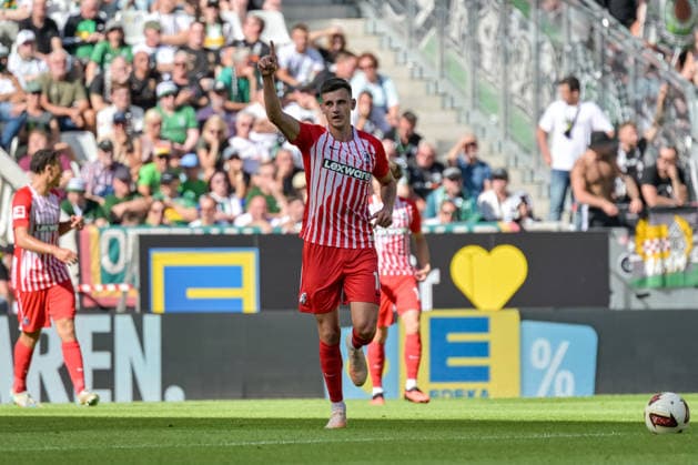 Yannik Engelhardt (SC Freiburg, 16) jubelt ueber sein Tor zum 1:0 GER, SC Freiburg vs Bor. Moenchengladbach, Fussball, Bundesliga, 3. Spieltag, Saison 2026 2027, 12.09.2026 DFL DFB REGULATIONS PROHIBIT ANY USE OF PHOTOGRAPHS AS IMAGE SEQUENCES AND OR QUASI-VIDEO GER, SC Freiburg vs Bor. Moenchengladbach, Fussball, Bundesliga, 3. Spieltag, Saison 2026 2027, 12.09.2026 Freiburg *** Yannik Engelhardt (SC Freiburg, No. 16) celebrates his goal to make it 1-0 GER, SC Freiburg vs. Borussia Mönchengladbach, Soccer, Bundesliga, Matchday 3, 2026-2027 Season, September 12, 2026 DFL and DFB regulations prohibit any use of photographs as image sequences and or quasi-video, GER, SC Freiburg vs. Borussia Mönchengladbach, Soccer, Bundesliga, Matchday 3, 2026–2027 Season, September 12, 2026, Freiburg Copyright: xEibner-Pressefotox EP_THS