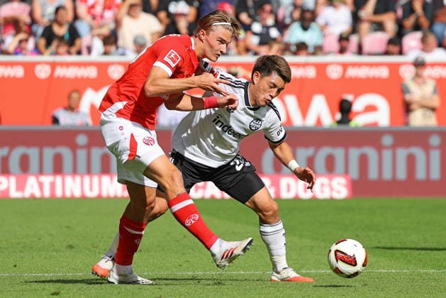 Mainz, Deutschland 12. September 2026: 1. BL - 2026 2027 - Sp. 3 - 1. FSV Mainz 05 gegen Eintracht Frankfurt Im Bild: v. li. im Zweikampf Kacper Potulski (FSV) gegen Ritsu Doan (Frankfurt). DFL regulations prohibit any use of photographs as image sequences and or quasi-video Mewa Arena Rheinland - Pfalz *** Mainz, Germany September 12, 2026 Bundesliga 2026–2027 Matchday 3: FSV Mainz 05 vs. Eintracht Frankfurt Pictured from left in a tackle: Kacper Potulski (FSV) vs. Ritsu Doan (Frankfurt). DFL regulations prohibit any use of photographs as image sequences and or quasi-video at the Mewa Arena, Rhineland-Palatinate Copyright: xFotostandx xRacochax