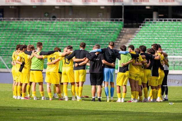 The players of SG Sonnenhof Grossaspach stand together after the game GER, TSV Havelse vs. SG Sonnenhof Grossaspach, Soccer, 3rd Division, Matchday 5, 2026–2027 season, September 12, 2026 DFL regulations prohibit the use of photographs as image sequences and or quasi-video GER, TSV Havelse vs. SG Sonnenhof Grossaspach, soccer, 3rd League, Matchday 5, 2026–2027 season, September 12, 2026, Hanover Copyright: xEibner-Pressefoto JanxRollingerx EP_JSK