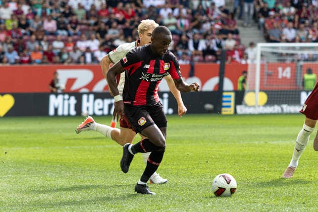 Deutschland: FC Augsburg vs Bayer 04 Leverkusen, 1. Bundesliga, Saison 2026 27, WWK Arena (Augsburg): Moussa Diaby, (Bayer Leverkusen, 19) am Ball Augsburg WWK Arena Bayern Deutschland *** Germany: FC Augsburg vs. Bayer 04 Leverkusen, Bundesliga 1, 2026–27 Season, WWK Arena, Augsburg; Moussa Diaby, Bayer Leverkusen, 19, in possession; Augsburg, WWK Arena, Bavaria, Germany Copyright: xBenedictxChristx