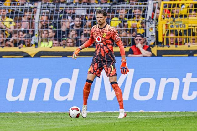 DORTMUND - Borussia Dortmund goalkeeper Gregor Kobel runs with the ball during the Bundesliga match between Borussia Dortmund and SC Paderborn 07 at Signal Iduna Park on September 12, 2026, in Dortmund, Germany. MARCEL TER BALS ANP Bundesliga 2026 27 xVIxANPxSportx xMarcelxterxBalsxIVx 568294802 originalFilename: 568294802.jpg