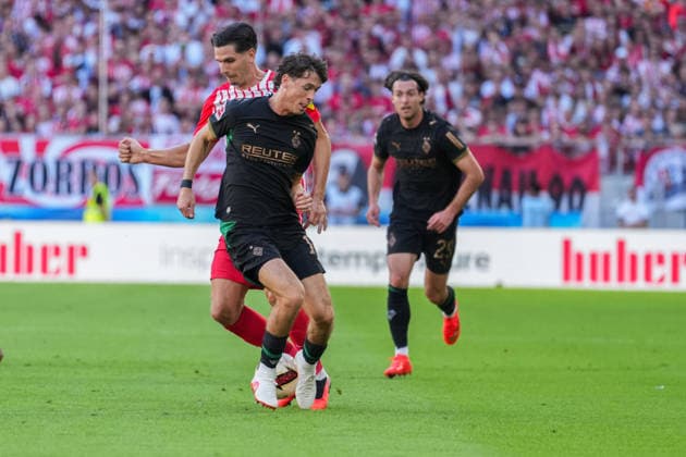 1. Bundesliga: SC Freiburg vs Borussia Mönchengladbach, 12.09.2026 Zweikampf zwischen Philipp Sander (Borussia Mönchengladbach, 16) und Igor MatanoviÄ‡ (SC Freiburg, 31) 1. Bundesliga: SC Freiburg vs Borussia Mönchengladbach, Europa-Park-Stadion, 12.09.2026 DFB DFL REGULATIONS PROHIBIT ANY USE OF PHOTOGRAPHS AS IMAGE SEQUENCES AND OR QUASI-VIDEO. *** Bundesliga Match: SC Freiburg vs. Borussia Mönchengladbach, September 12, 2026. A tackle between Philipp Sander (Borussia Mönchengladbach, 16) and Igor Matanovic SC Freiburg, 31 1 Bundesliga SC Freiburg vs. Borussia Mönchengladbach, Europa-Park Stadium, September 12, 2026 DFB and DFL regulations prohibit any use of photographs as image sequences and or quasi-video. Copyright: xBEAUTIFULxSPORTS Boscox