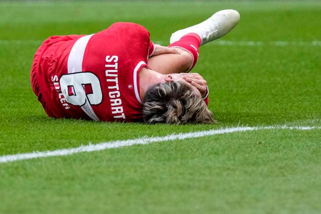 Angelo Stiller (VfB, 6) liegt auf dem Rasen, mit Schmerzen nach einem Foul, racked with pain,. verletzt, Verletzung, Verletzungspause, Action, Aktion, Spielszene, 12.09.2026, Sinsheim (Deutschland), Fussball, Bundesliga, TSG 1899 Hoffenheim - VfB Stuttgart, DFB DFL REGULATIONS PROHIBIT ANY USE OF PHOTOGRAPHS AS IMAGE SEQUENCES AND OR QUASI-VIDEO. *** Angelo Stiller (VfB), No. 6, is lying on the field, in pain after a foul, racked with pain, injured, injury, time out due to injury, action, game scene, September 12, 2026, Sinsheim, Germany, soccer, Bundesliga, TSG 1899 Hoffenheim vs. VfB Stuttgart, DFB and DFL regulations prohibit any use of photographs as image sequences and or quasi-video xozx