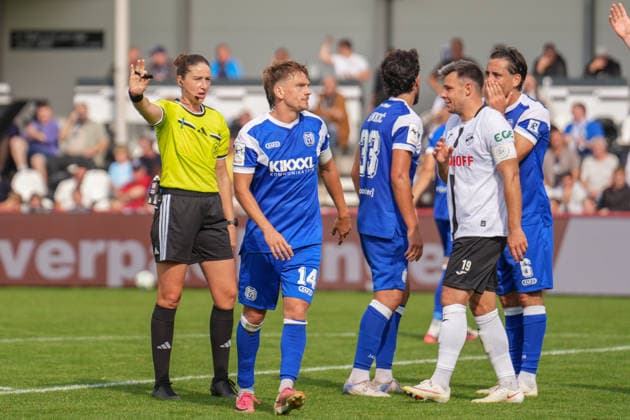 German Soccer, 3rd Division, Matchday 5, Sportclub Arena Verl, SC Verl vs. SV Meppen: The Meppen team is calling for a handball penalty Copyright: xMichelxWittex