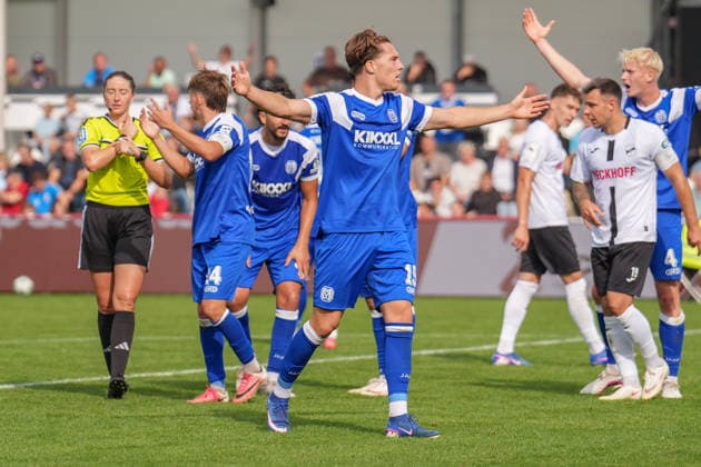 German Soccer, 3rd Division, Matchday 5, Sportclub Arena Verl, SC Verl vs. SV Meppen: The Meppen team is calling for a handball penalty Copyright: xMichelxWittex